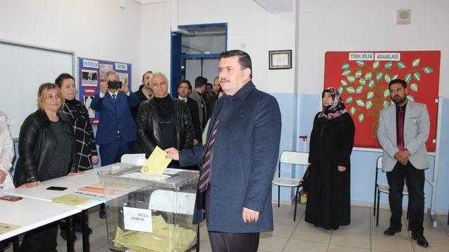 Vali Arslantaş ve eşi oyunu kullandılar