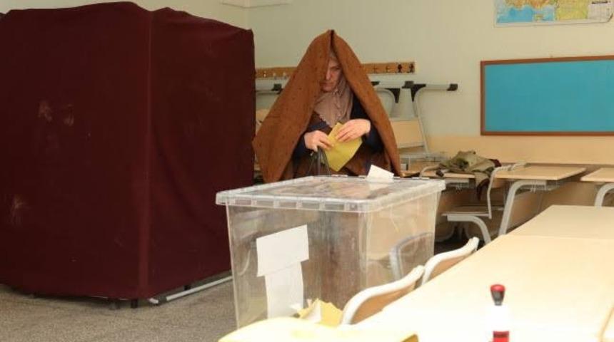 Bayburt’ta oy kullanma işlemi devam ediyor