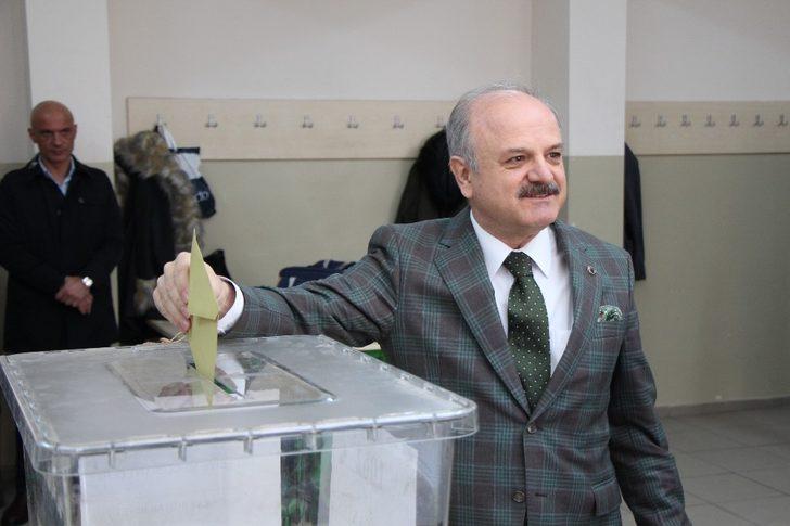 Vali Çakacak oyunu eşi Kevser Çakacak ile birlikte kullandı G1