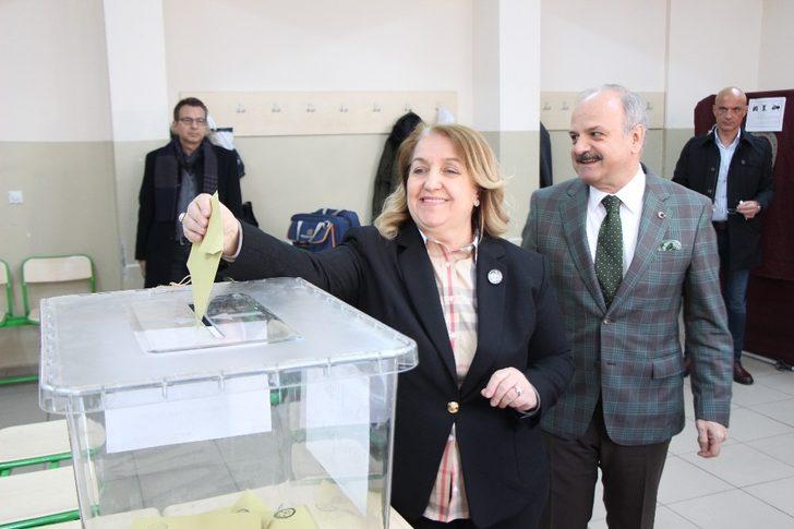 Vali Çakacak oyunu eşi Kevser Çakacak ile birlikte kullandı G3