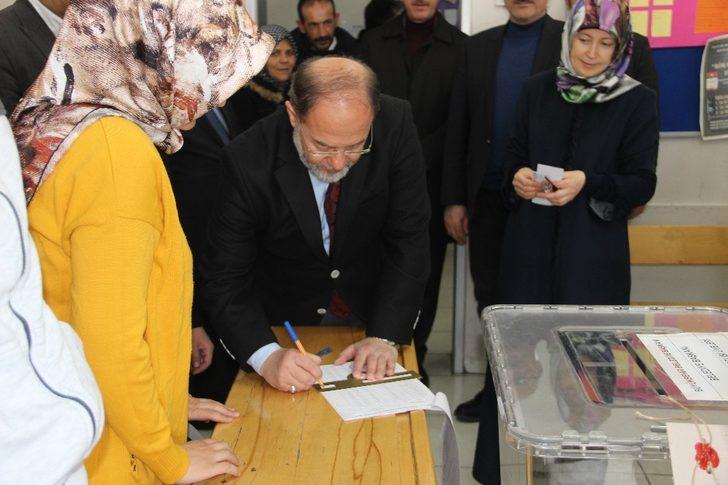 Sağlık eski Bakanı Akdağ ve Başkan Sekmen oyunu kullandı G2