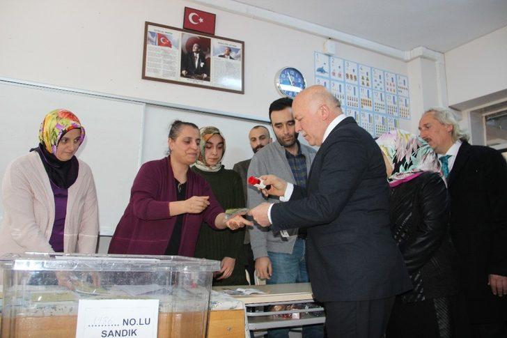 Sağlık eski Bakanı Akdağ ve Başkan Sekmen oyunu kullandı G4