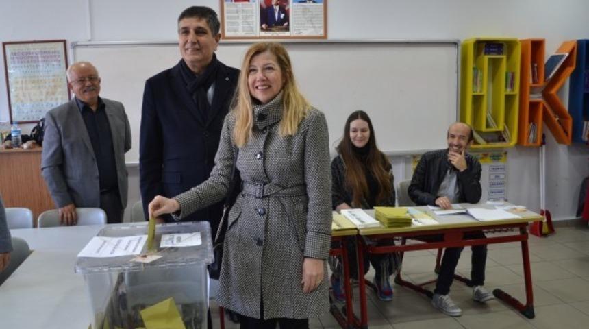 Bandırma&rsquo;da adaylar oylarını kullandı