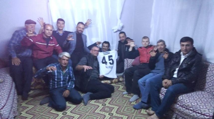 Beşiktaşlılardan Alirıza&rsquo;ya forma s&uuml;rprizi