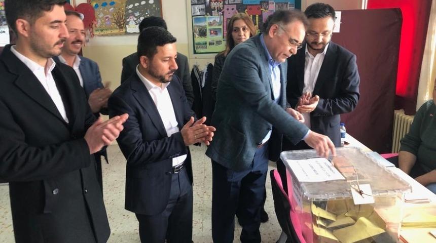 AK Parti Nevşehir milletvekili Menekşe oyunu kullandı