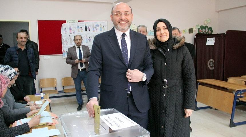 Başkan Ali &Ccedil;etinbaş oyunu kullandı