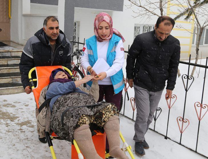 90 yaşında sandığa gitti  G3