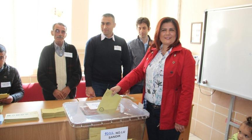 Başkan &Ccedil;er&ccedil;ioğlu oyunu ailesiyle birlikte kullandı