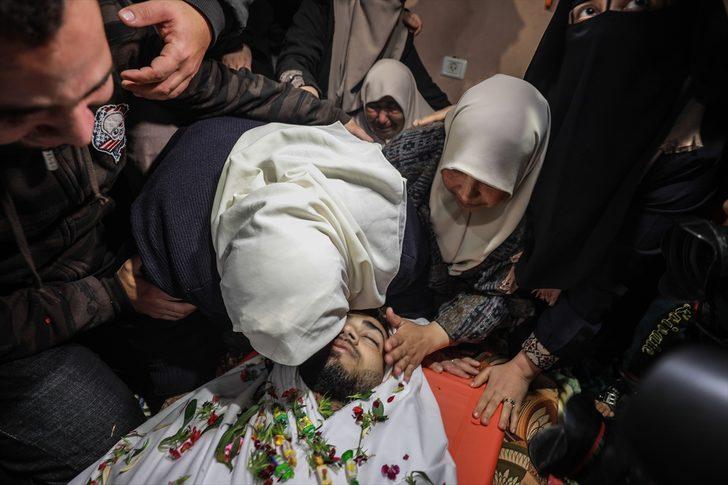 Gazze 17 yaşındaki şehidini uğurladı  G1