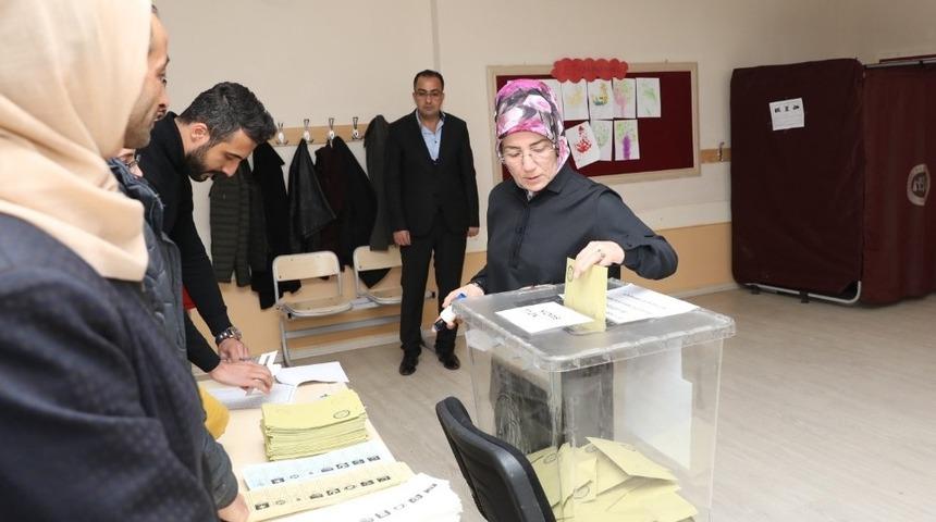 Vali Yaman oyunu kullandı