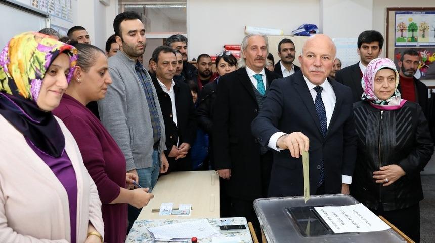 Başkan Sekmen oyunu kullandı