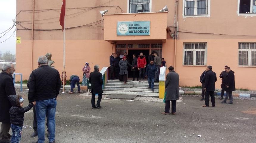 Iğdır&rsquo;da vatandaşlar sandık başında