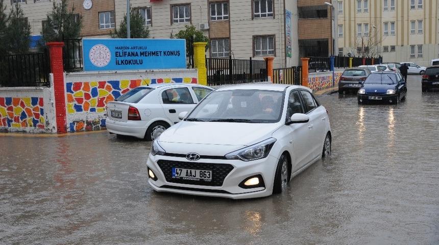Mardin&rsquo;de sağanak sağış se&ccedil;meni engellemedi