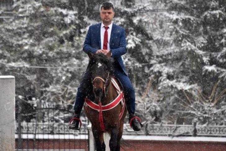  Türkiye sandık başında! Papağanıyla gelen de var, atıyla gelen de G5