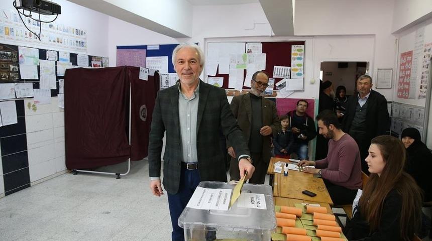 Başkan Kamil Sara&ccedil;oğlu oyunu kullandı