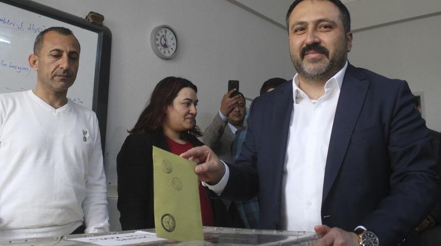 Mustafa Aksoy oyunu kullandı