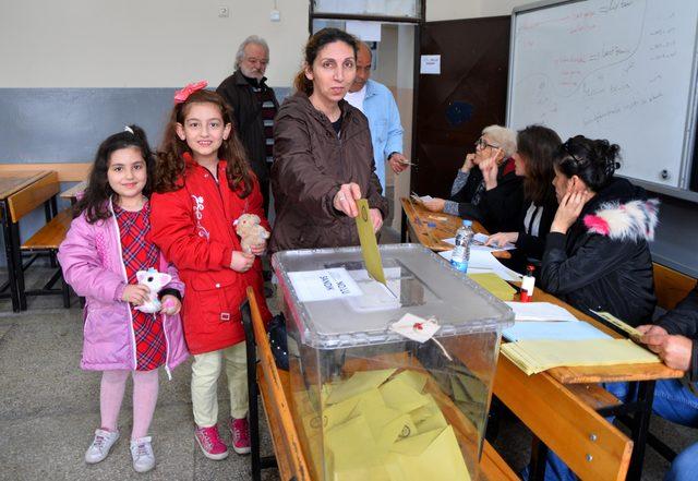 Mersinliler, sandık başına gitti