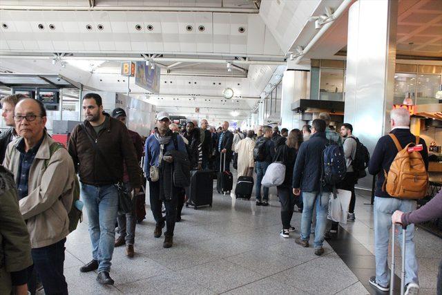 Atatürk Havalimanı nda seçim yoğunluğu! 1