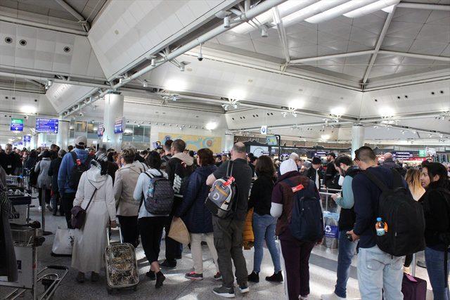 Atatürk Havalimanı nda seçim yoğunluğu! 2