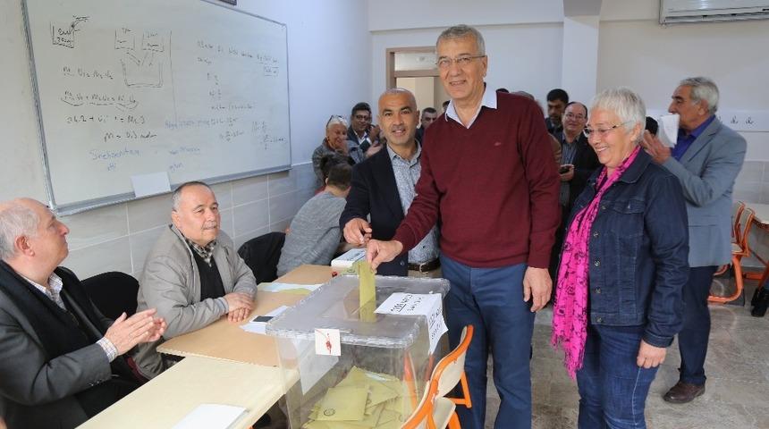 Başkan Tarhan oyunu kullandı