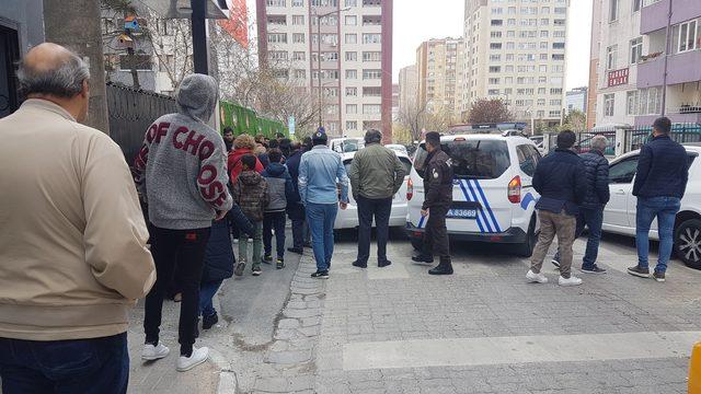 (Ek bilgi ve fotoğraflarla) - Kadıköy ve Esenyurt'ta muhtar adayları arasında kavga: 1 kişi bıçaklandı