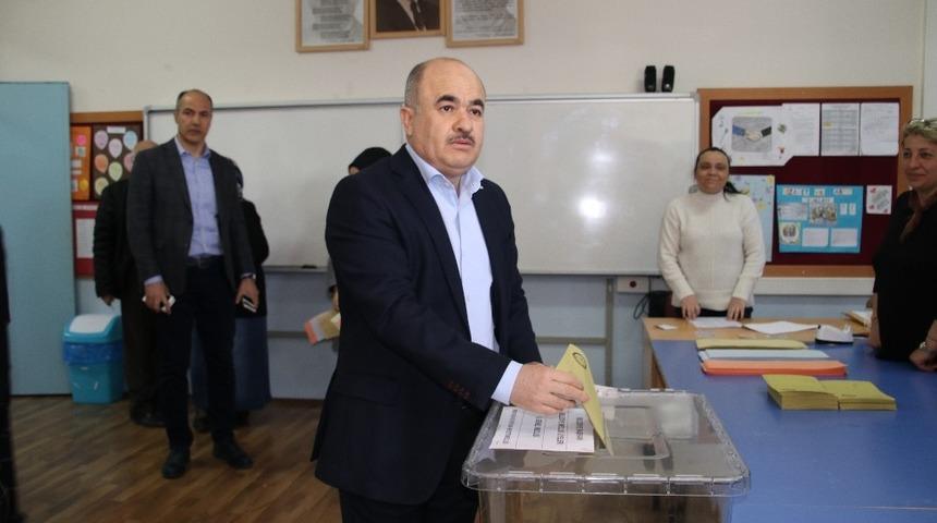 Vali Z&uuml;lkif Dağlı oyunu kullandı