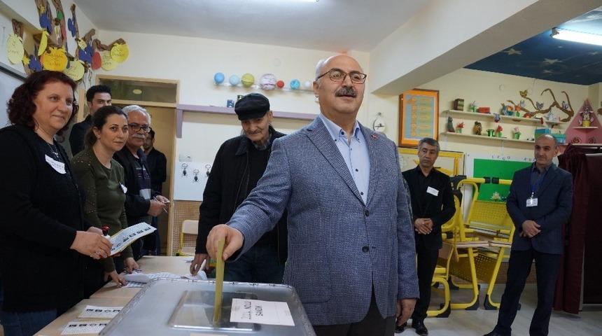 Vali K&ouml;şger, oyunu kullandı