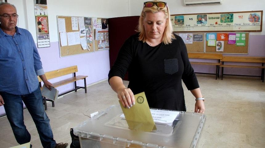 Fethiye&rsquo;de yabancı uyruklu vatandaşlar da oy kullandı