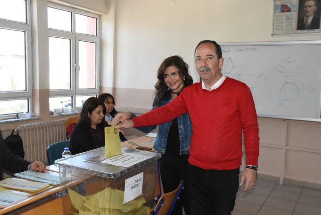 Edirne Belediye Başkanı ve CHP'nin adayı Recep Gürkan, oyunu kullandı