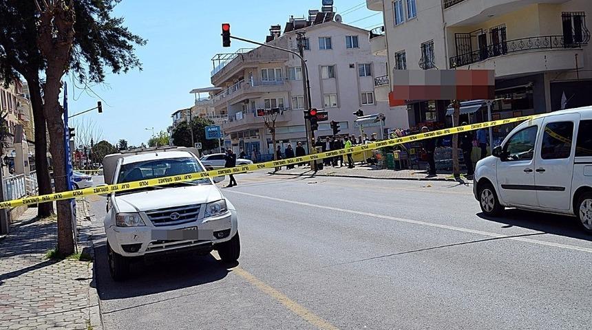 Didim&rsquo;de sokak ortasındaki kavgada kan aktı