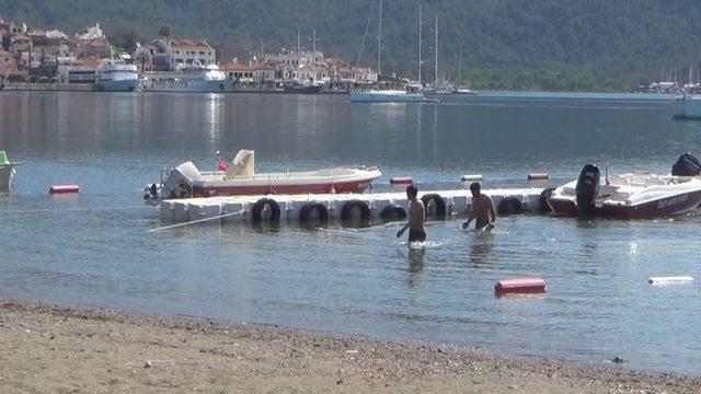 Önce sandığa sonra sahile koştular