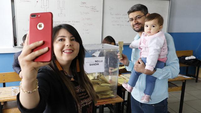 Antalya'da seçmen sandık başına gitti (3)