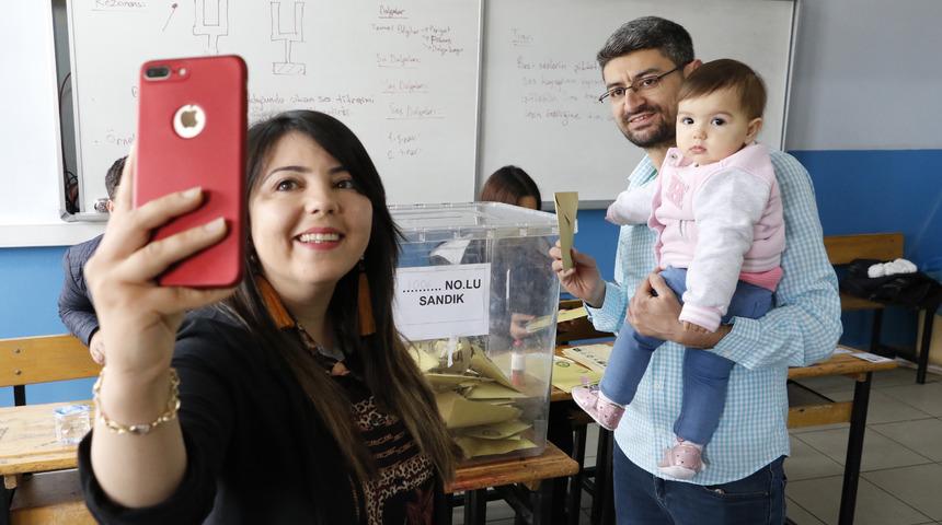 Antalya'da seçmen sandık başına gitti (3)