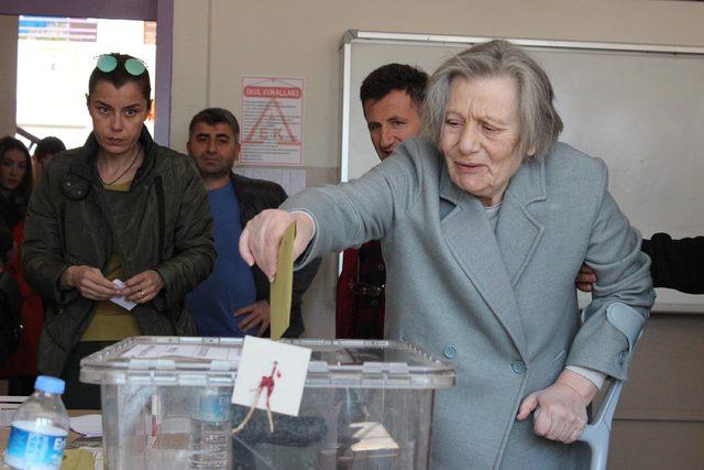 Oyunu kullandıktan sonra duygulanıp, ağladı