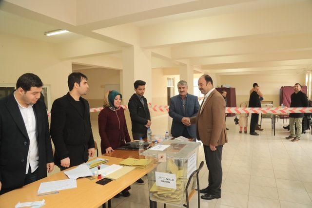 Şanlıurfa Büyükşehir Belediye Başkanı Nihat Çiftçi oyunu kullandı