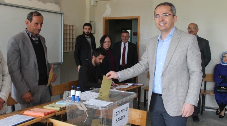 Kaymakam Pişkin ve Başkan Şahin oyunu kullandı