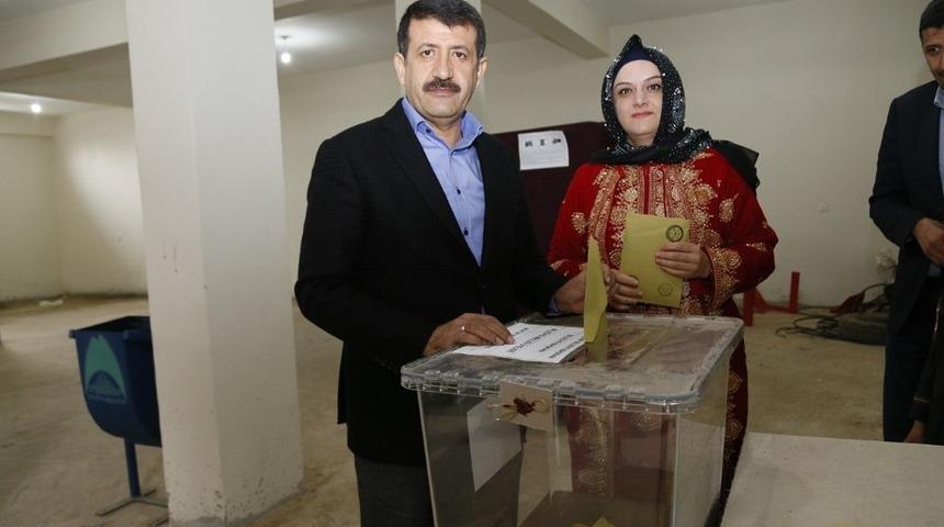 Eyy&uuml;biye Belediye Başkanı Mehmet Ekinci oyunu kullandı