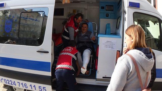 Oy kullanacağı okula ambulansla getirildi