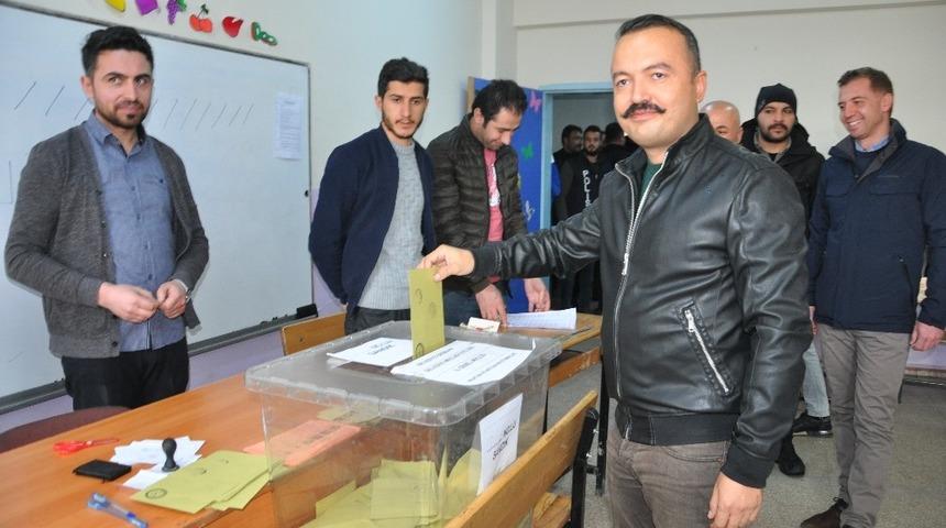 Kaymakam Kendüzler oyunu kullandı