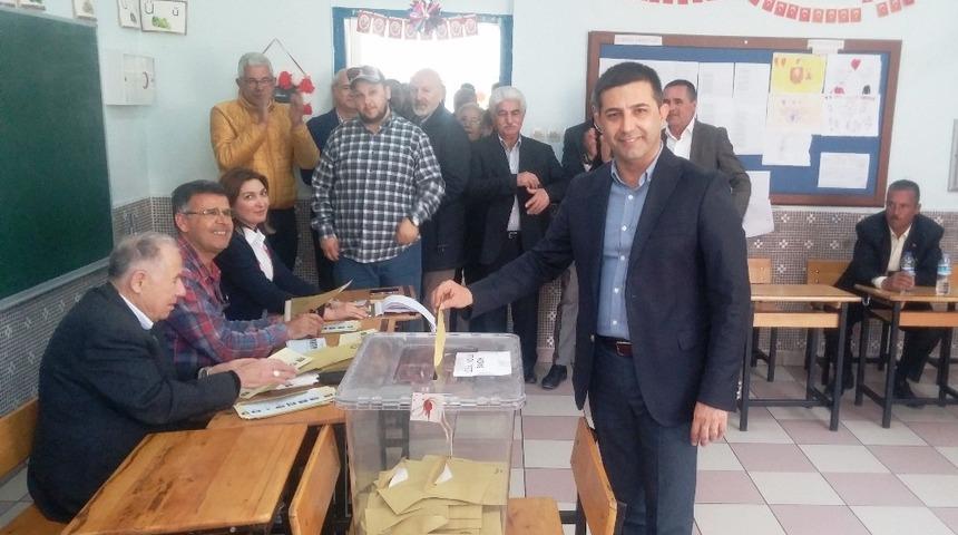 Ömer Günel oyunu eşiyle birlikte kullandı