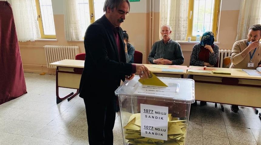 NEV&Uuml; Rekt&ouml;r&uuml; Bağlı oyunu kullandı