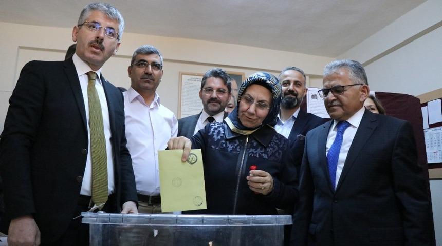 B&uuml;y&uuml;kkılı&ccedil; oyunu kullandı