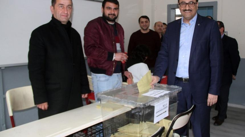 Giresun’da 15 ilçe 8 beldede bin 400 sandıkta oy kullanılıyor