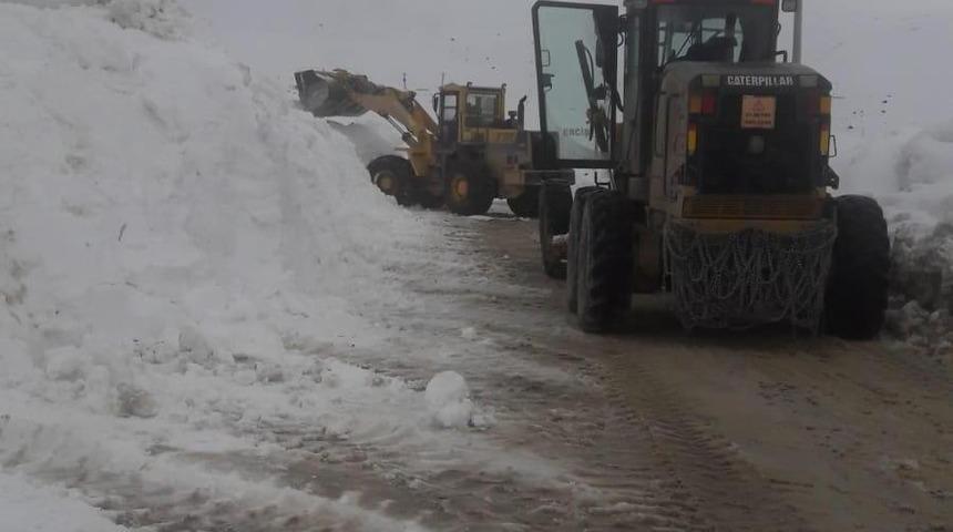 Erciş&rsquo;te tipi ve heyelan