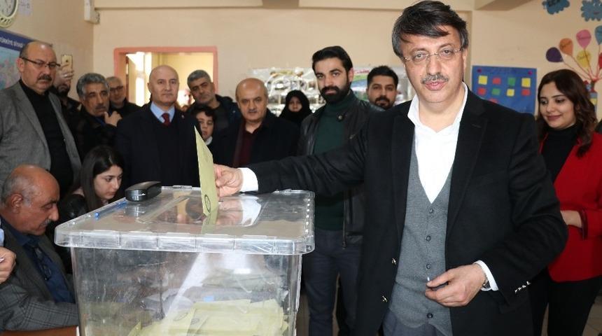 Başkan T&uuml;rkmenoğlu oyunu kullandı