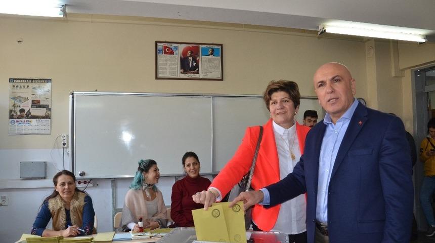 Millet İttifakı Balıkesir B&uuml;y&uuml;kşehir Başkan adayı Ok oyunu kullandı