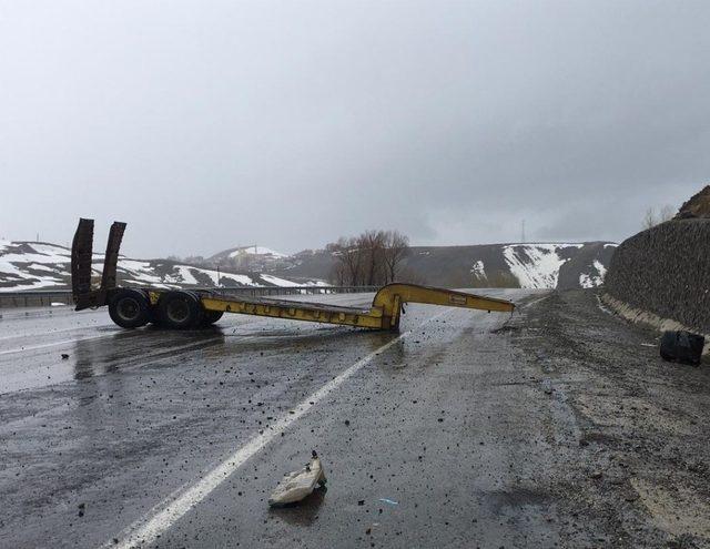 Bingöl’de kaza çekici 3’e ayrıldı: 1 yaralı