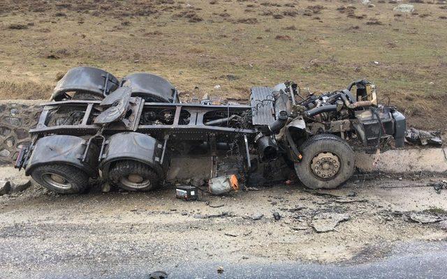 Bingöl’de kaza çekici 3’e ayrıldı: 1 yaralı