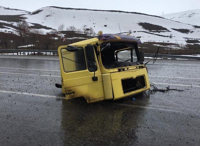 Bingöl’de kaza çekici 3’e ayrıldı: 1 yaralı