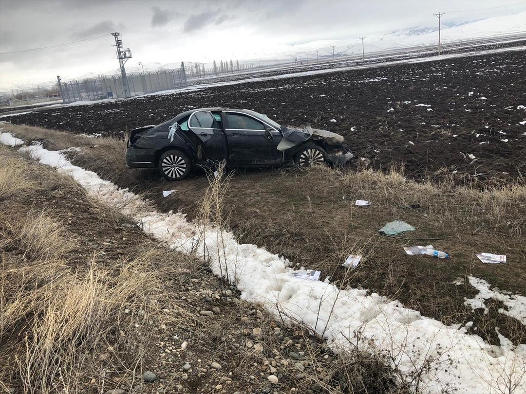 G&Uuml;NCELLEME - Belediye başkan adayı trafik kazasında yaralandı